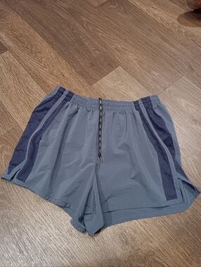 Rabbit Women’s Athletic Shorts in Slate Blue with Contrast Navy Sz M